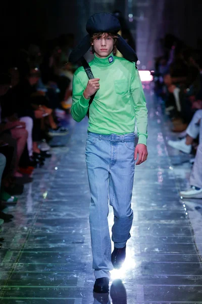 Look 8